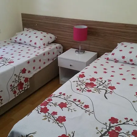 Ipek Apart